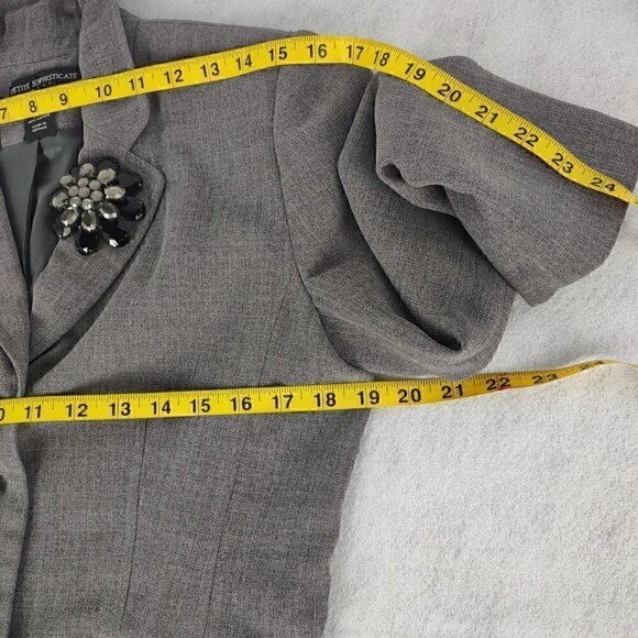 Petite Sophisticate 4 Button Gray Jacket with Brooch (can be removed). Size 10 - Picture 7 of 10